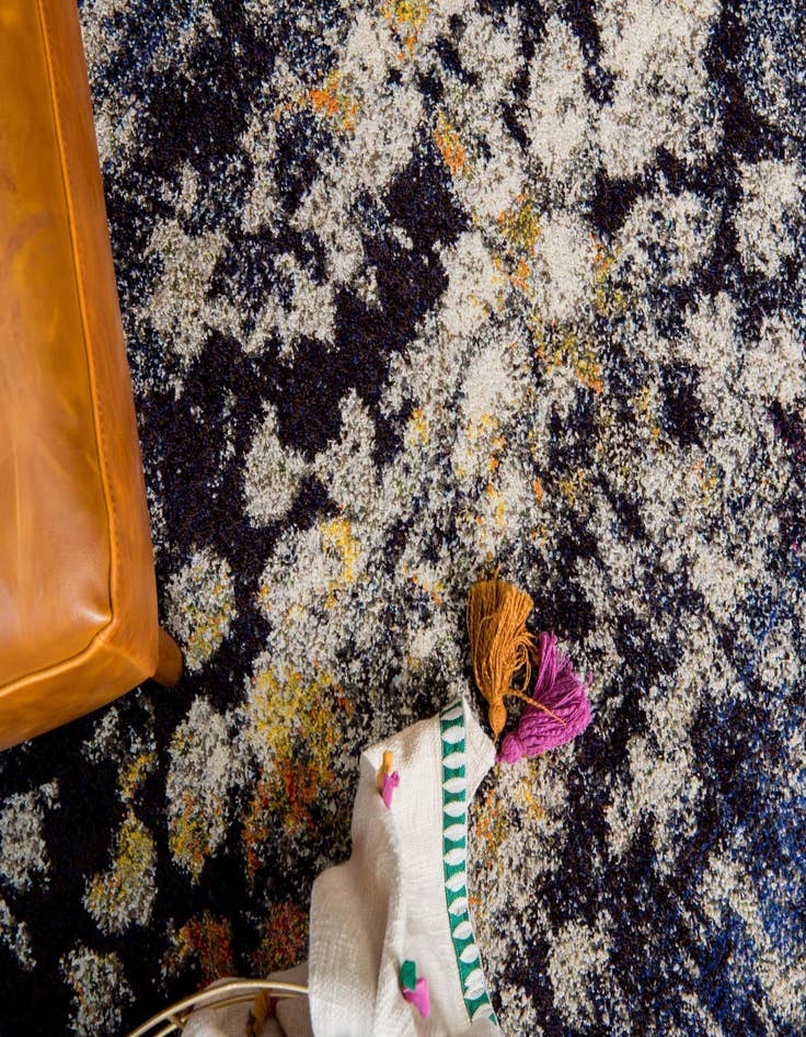 Detail image of  6' x 6'  Washable Carnevale Square Rug