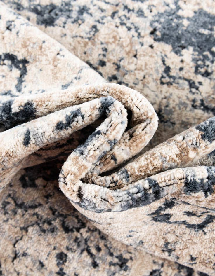 Detail image of  5' 3 x 5' 3 Eliza Square Rug