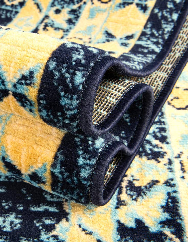 Detail image of  7' 10 x 7' 10 Heris Square Rug