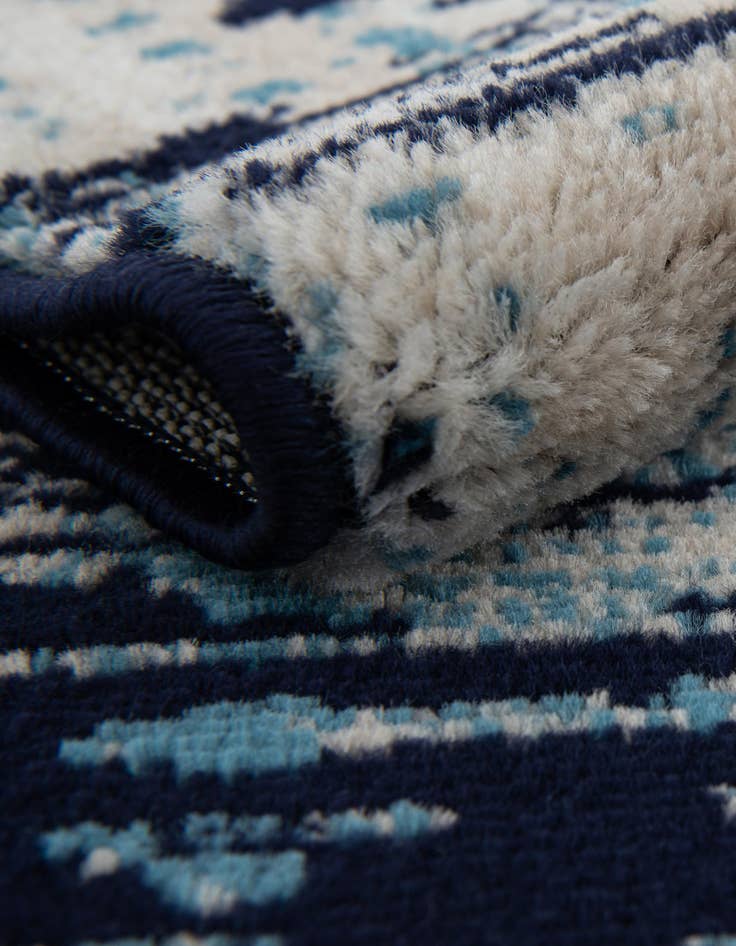 Detail image of  7' 10 x 7' 10 Laguna Square Rug