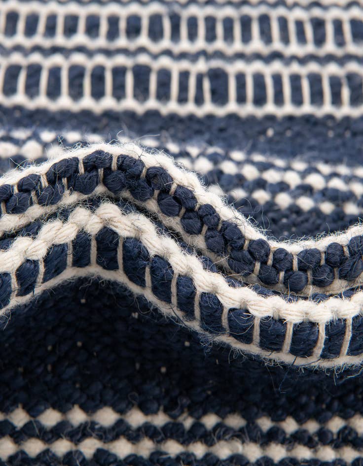 Detail image of  10' x 10'  Hand Woven Lariat Square Rug