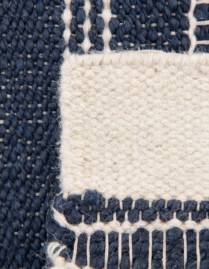 Detail image of  10' x 10'  Hand Woven Lariat Square Rug