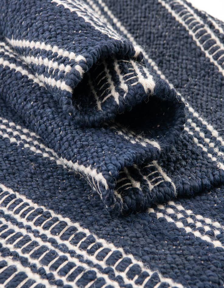 Detail image of  10' x 10'  Hand Woven Lariat Square Rug