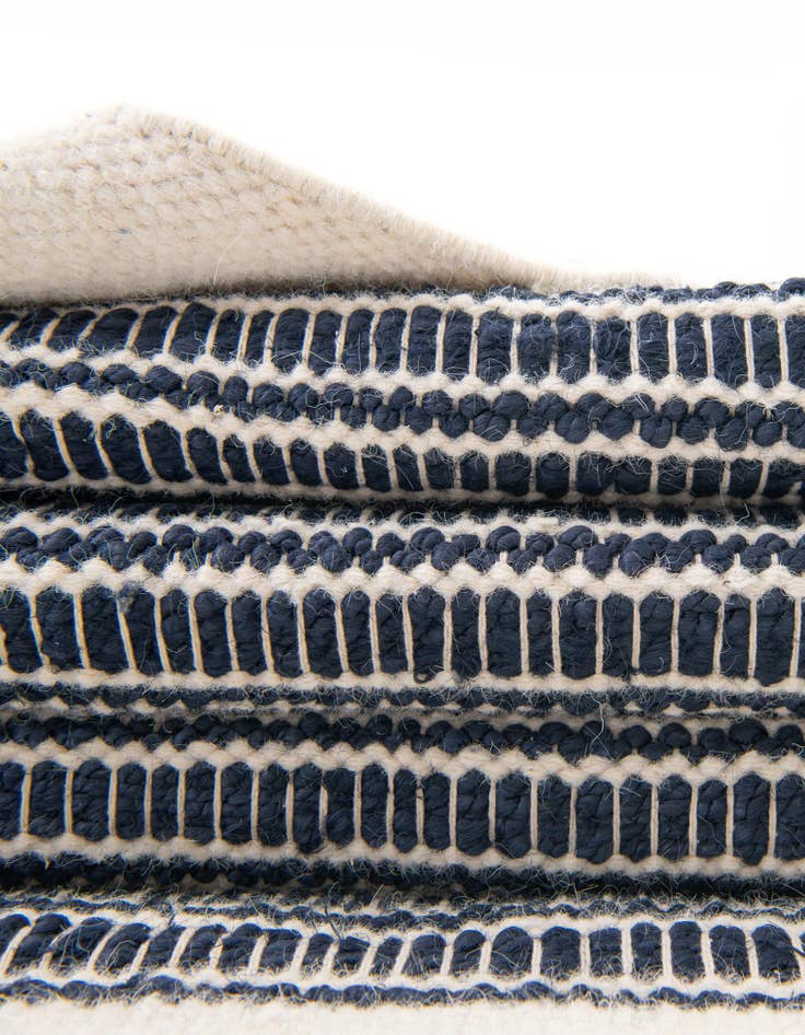 Detail image of  10' x 10'  Hand Woven Lariat Square Rug