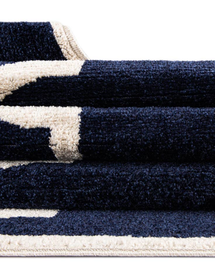 Detail image of  7' 10 x 7' 10 Lattice Square Rug