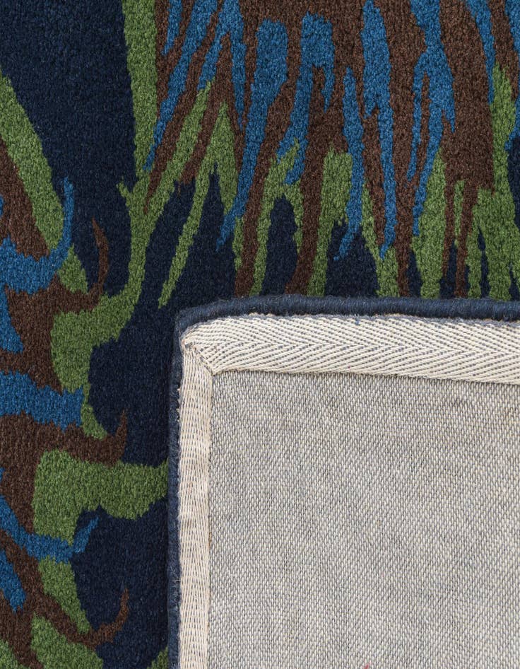 Detail image of  7' 6 x 7' 7 Luna Square Rug