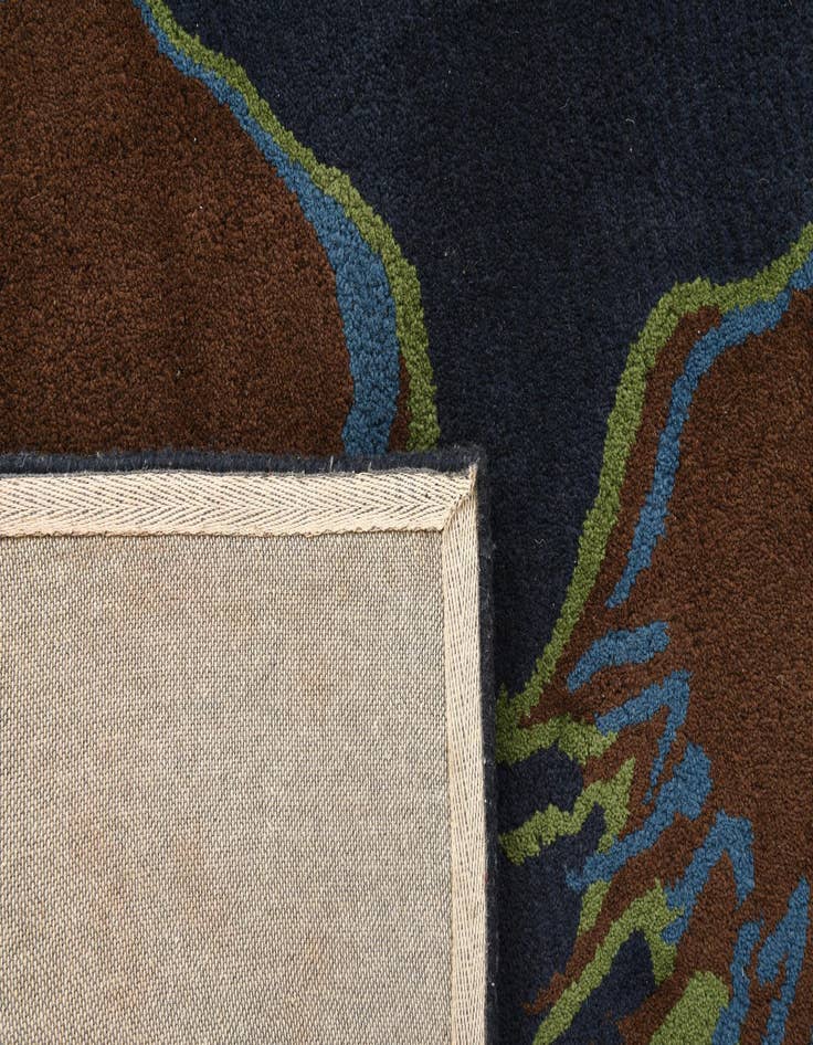 Detail image of  7' 6 x 7' 7 Luna Square Rug