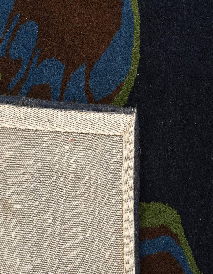 Detail image of  7' 6 x 7' 8 Luna Square Rug