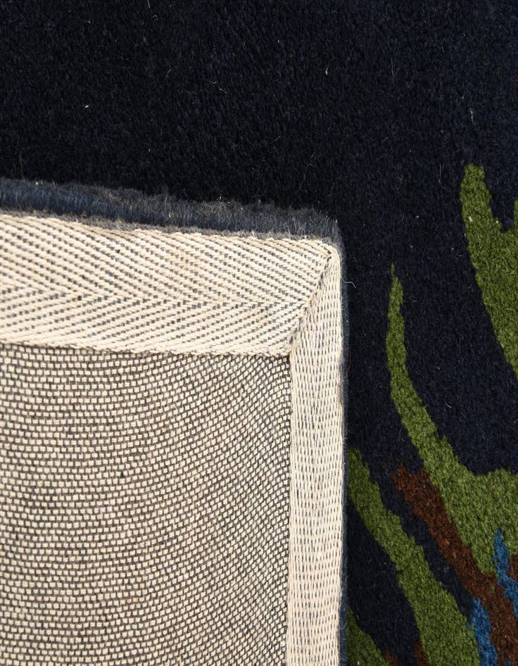 Detail image of  7' 6 x 7' 8 Luna Square Rug