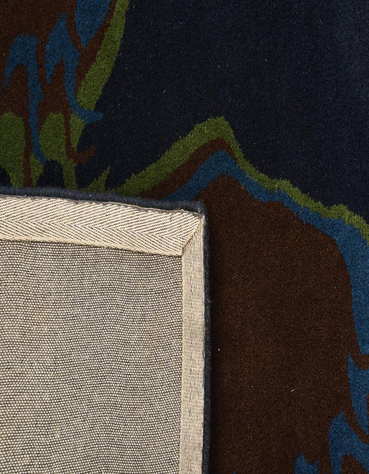 Detail image of  7' 6 x 7' 7 Luna Square Rug