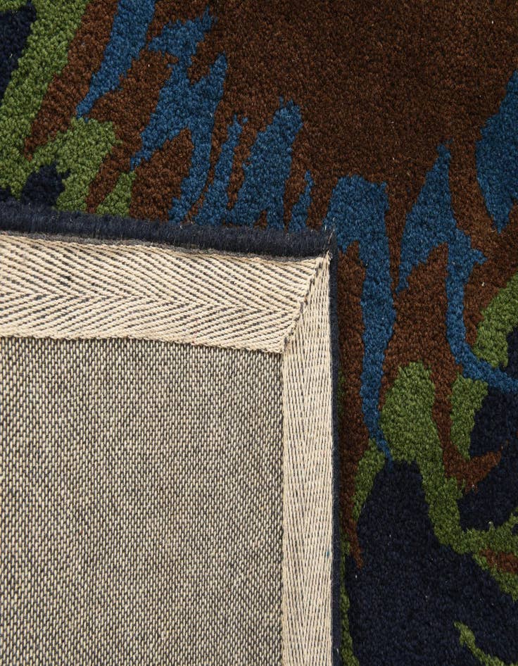 Detail image of  7' 6 x 7' 7 Luna Square Rug