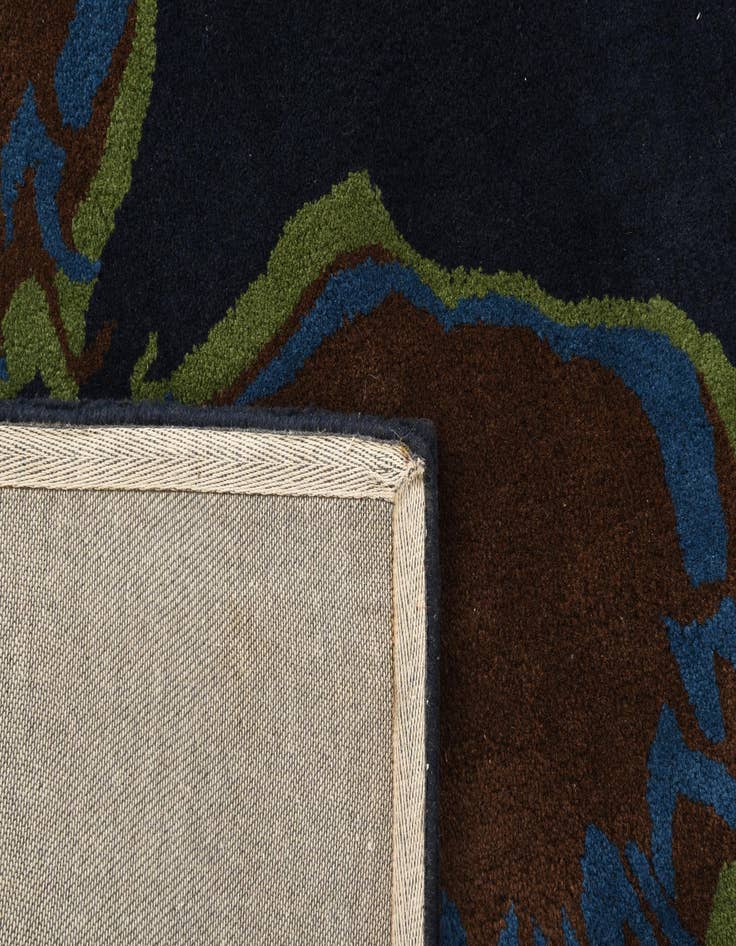 Detail image of  7' 6 x 7' 7 Luna Square Rug