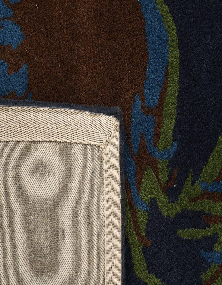 Detail image of  7' 6 x 7' 7 Luna Square Rug