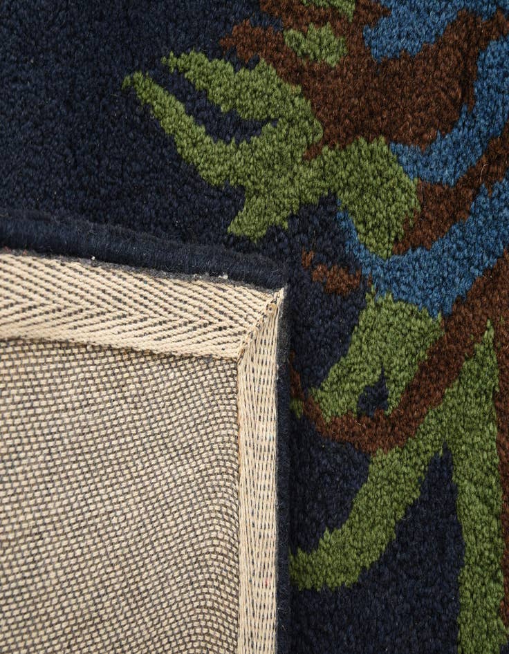 Detail image of  7' 6 x 7' 7 Luna Square Rug
