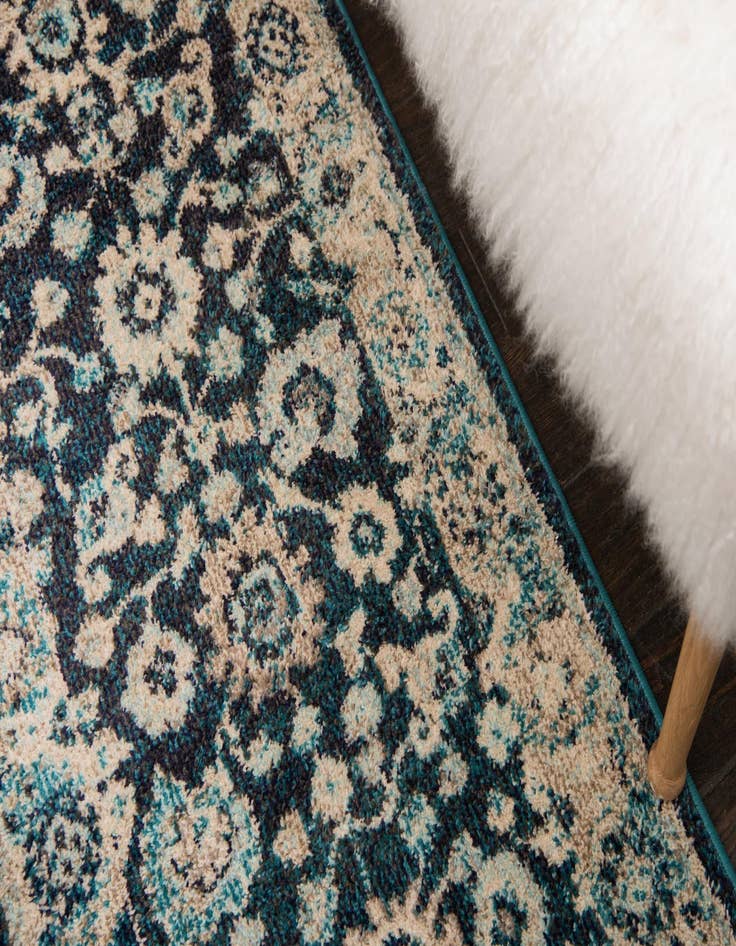 Detail image of  7' 10 x 7' 10 Madeline Square Rug