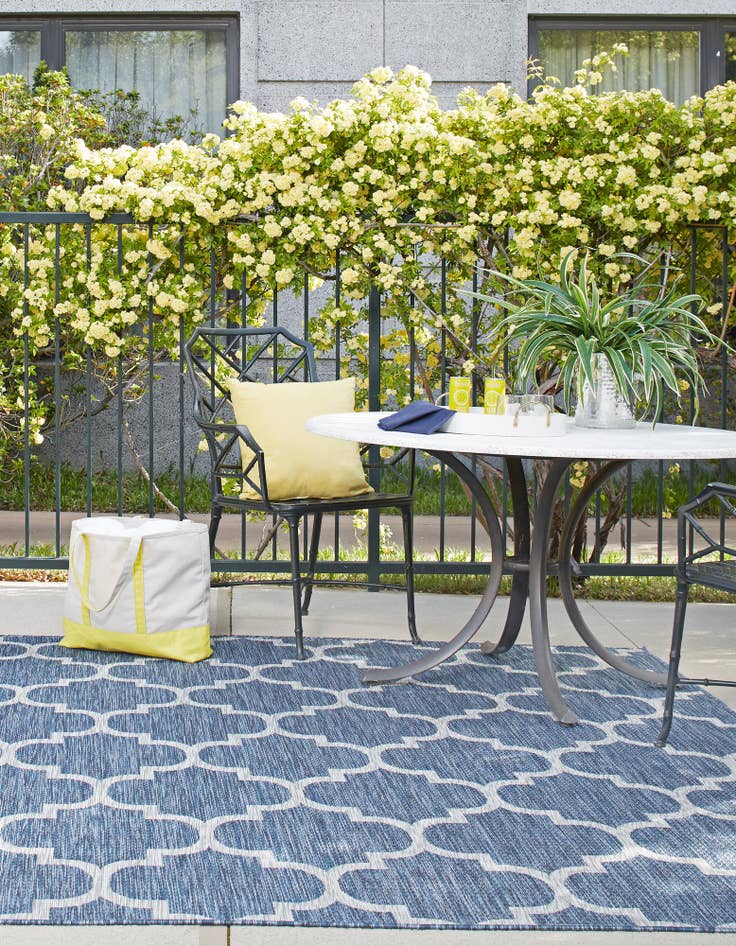 Detail image of  7' 10 x 7' 10  Washable Lattice Indoor / Outdoor Square Rug