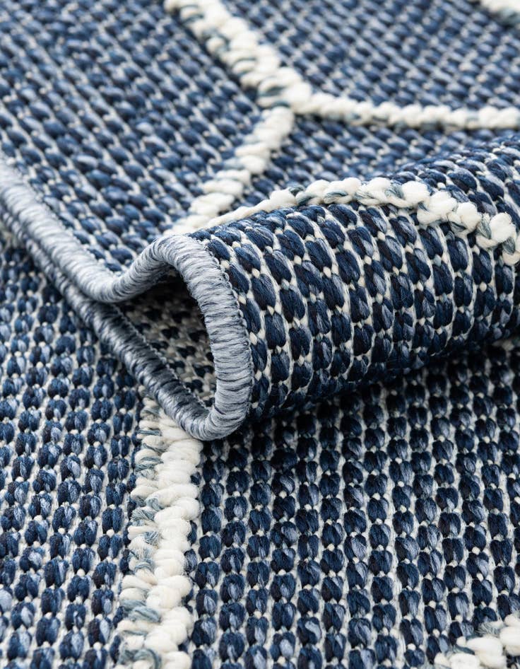 Detail image of  7' 10 x 7' 10  Washable Lattice Indoor / Outdoor Square Rug