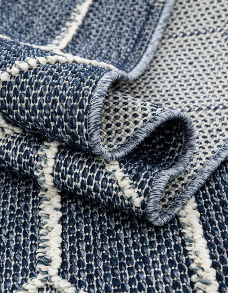 Detail image of  7' 10 x 7' 10  Washable Lattice Indoor / Outdoor Square Rug