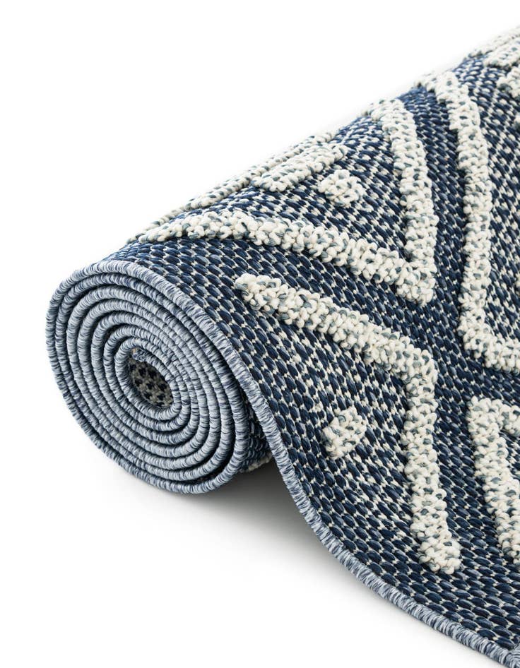 Detail image of  7' 10 x 7' 10  Washable Lattice Indoor / Outdoor Square Rug