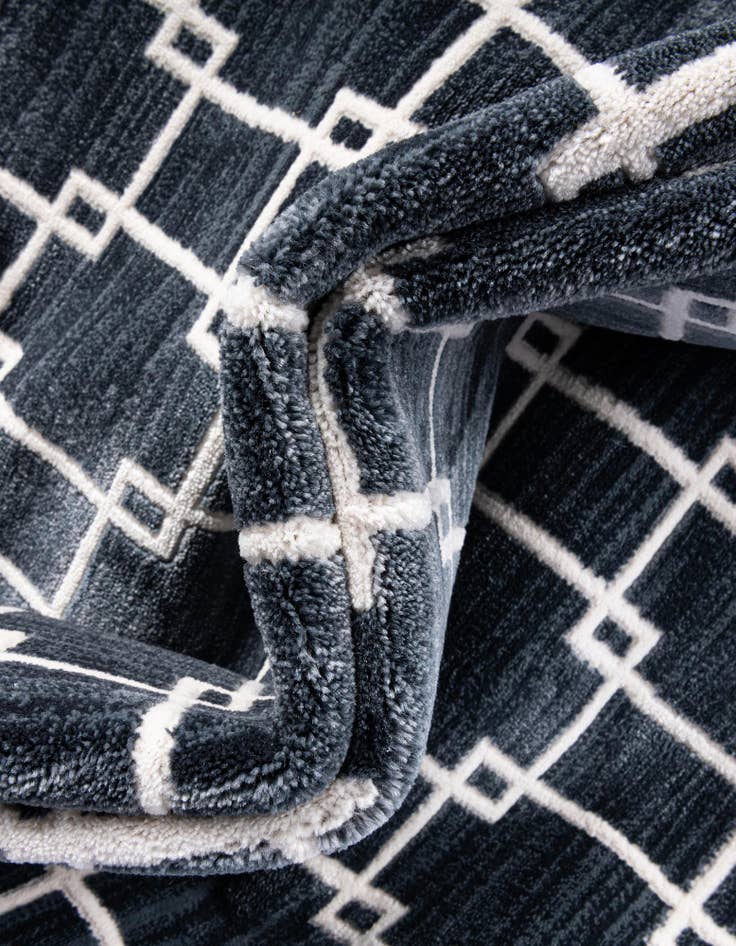 Detail image of Jill Zarin 7' 10 x 7' 10 Metropolitan Uptown Square Rug