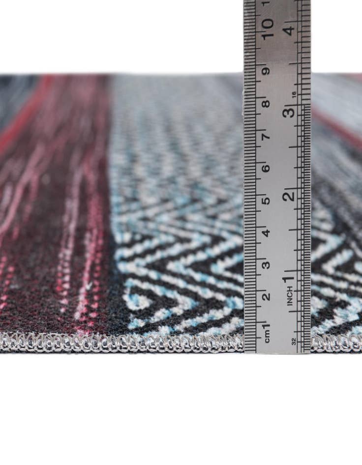 Detail image of  5' x 5'  Washable Yara Square Rug