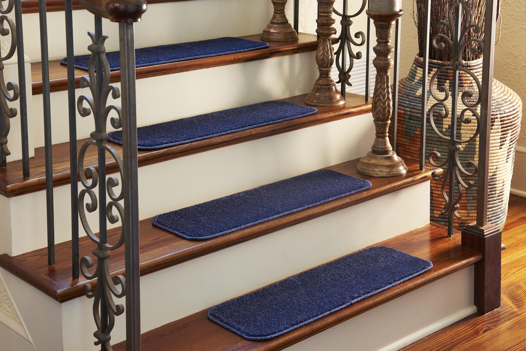  0' 9 x 2' 6 Solid Stair Rug