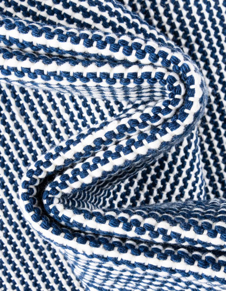 Detail image of  7' 10 x 7' 10  Washable Jill Zarin Palm Springs Indoor / Outdoor Round Rug