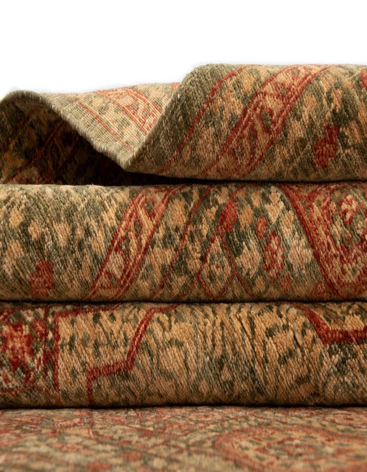 Detail image of  4' 9 x 6' 8 Amina Rug