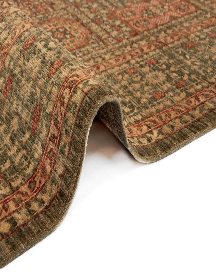 Detail image of  4' 9 x 6' 8 Amina Rug