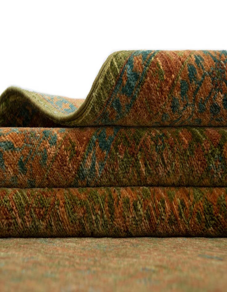 Detail image of  4' 11 x 6' 6 Amina Rug