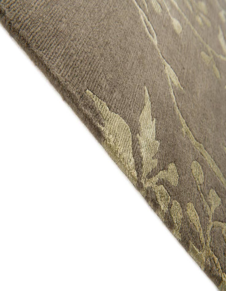 Detail image of  5' 8 x 8'  Hand Knotted Darya Rug