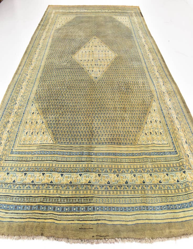 Detail image of  10' 5 x 14' 3  Hand Knotted Farahan Persian Wool Rug