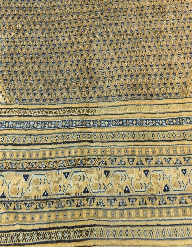 Detail image of  10' 5 x 14' 3  Hand Knotted Farahan Persian Wool Rug