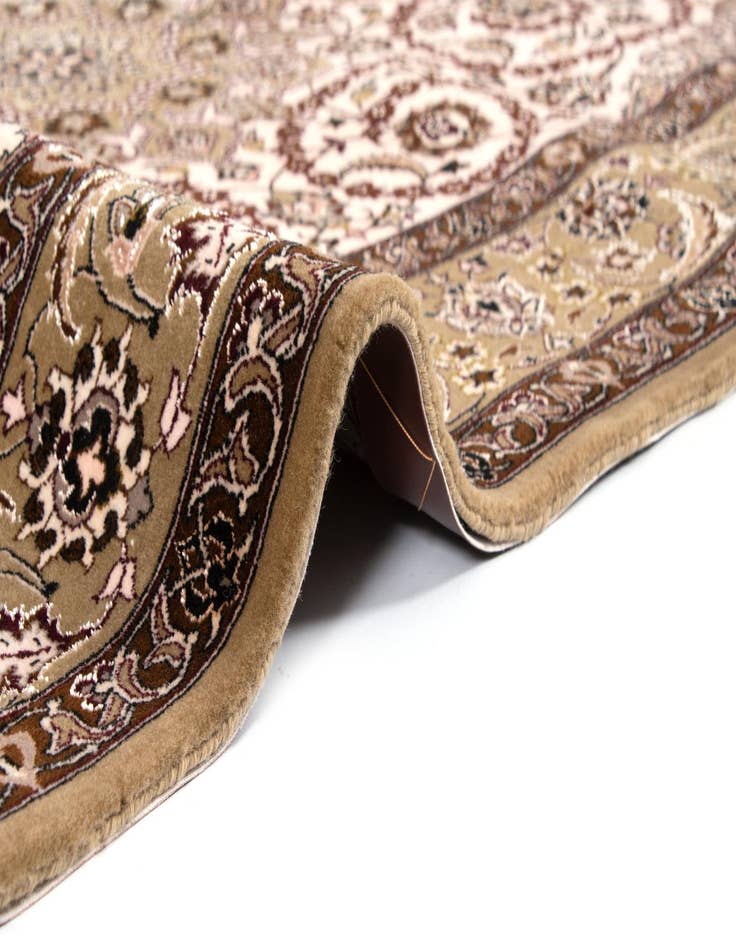 Detail image of  3' 6 x 5' 9 Isfahan Rug