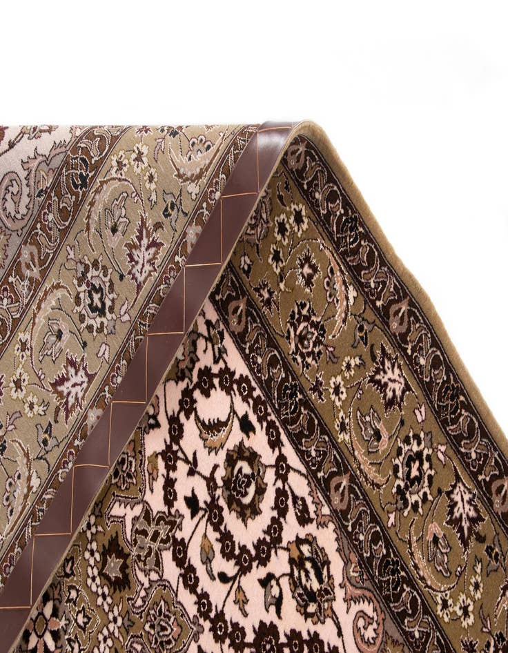 Detail image of  3' 6 x 5' 9 Isfahan Rug