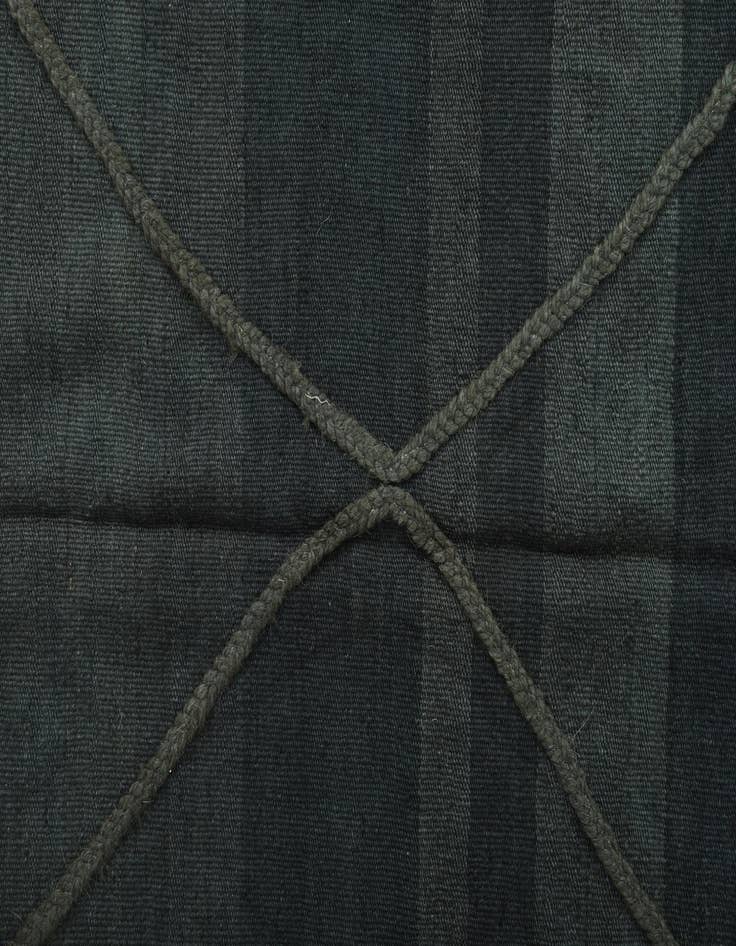 Detail image of  4' 4 x 6'  Hand Woven Kilim Modern Wool Rug