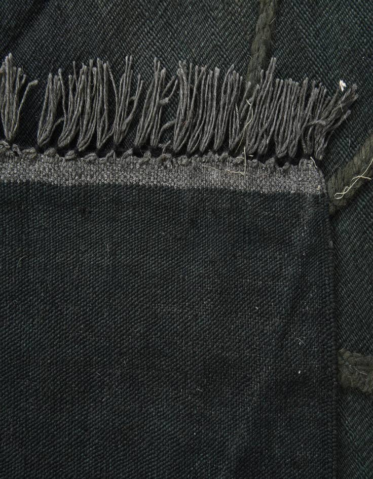 Detail image of  4' 4 x 6'  Hand Woven Kilim Modern Wool Rug