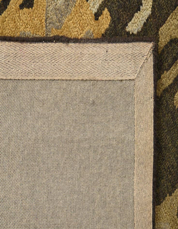 Detail image of  8' x 9' 10 Luna Rug