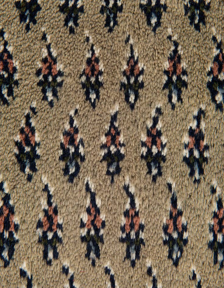 Detail image of  3' 2 x 5' 5  Hand Knotted Mir Wool Rug