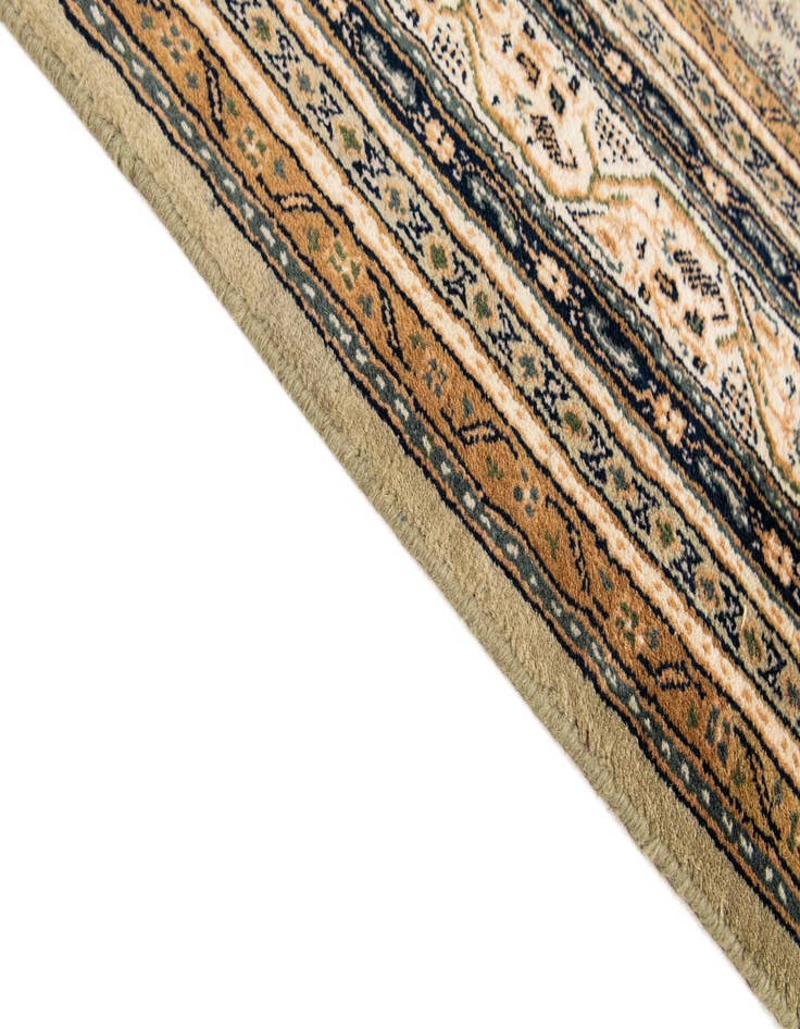 Detail image of  6' 7 x 9' 9  Hand Knotted Mir Wool Rug