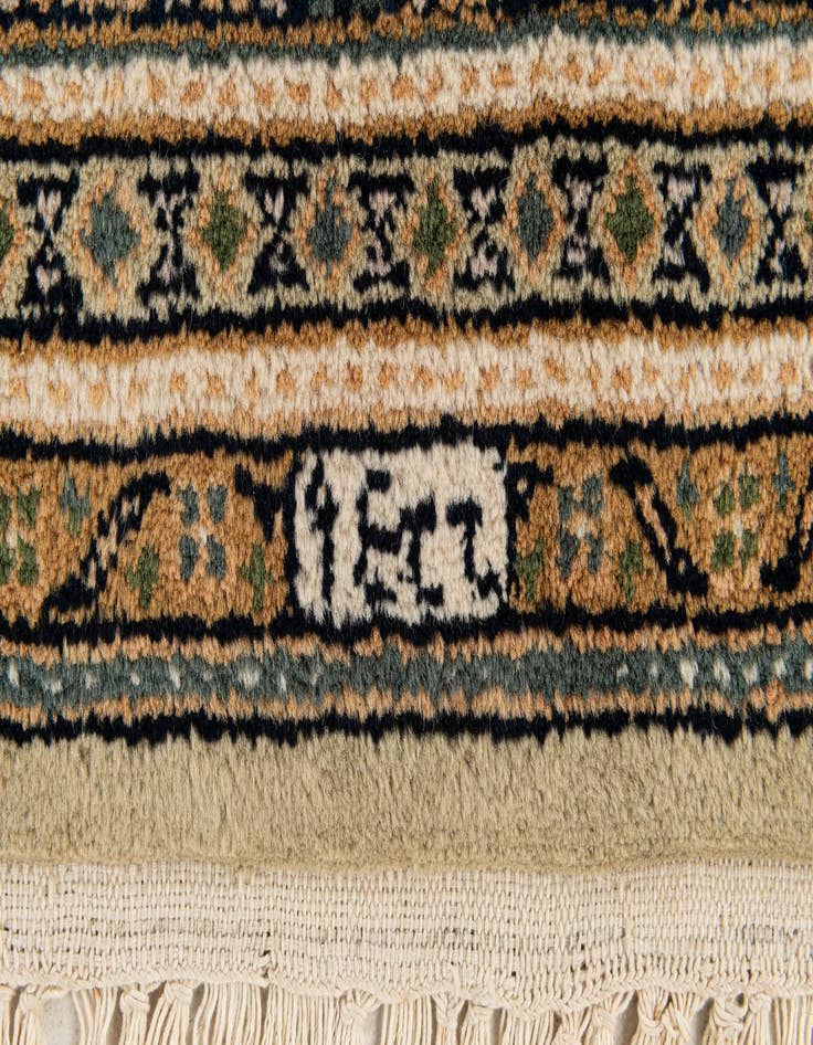 Detail image of  6' 7 x 9' 9  Hand Knotted Mir Wool Rug