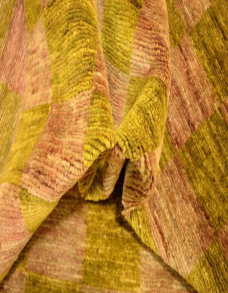 Detail image of  3' 2 x 4' 10  Hand Knotted Modern Ziegler Oriental Rug