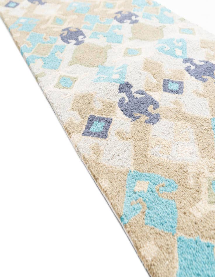 Detail image of  2' 7 x 8' 2 Luna Runner Rug