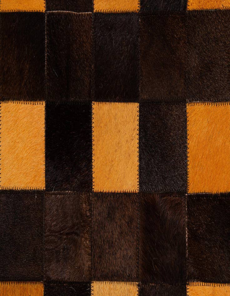 Detail image of  5' 2 x 8' Cowhide - Patchwork Rug