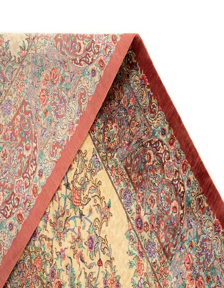 Detail image of  4' 4 x 6' 6 Ghom Silk Rug