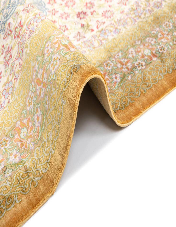 Detail image of  2' 7 x 4' Ghom Silk Rug