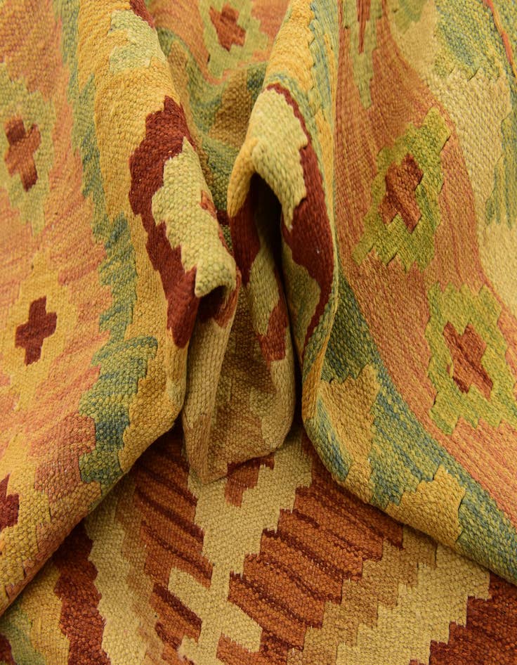 Detail image of  4' 9 x 6' 6  Hand Woven Kilim Waziri Wool Rug