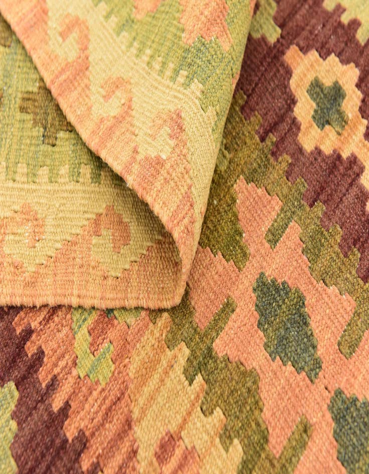 Detail image of  4' 5 x 6' 5  Hand Woven Kilim Waziri Wool Rug