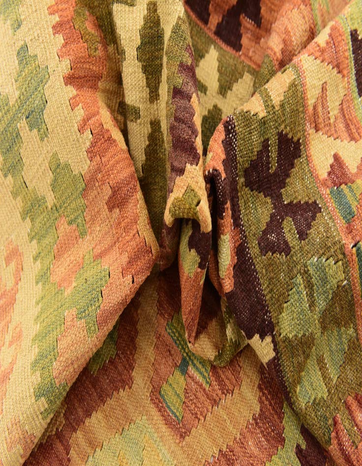 Detail image of  4' 5 x 6' 5  Hand Woven Kilim Waziri Wool Rug