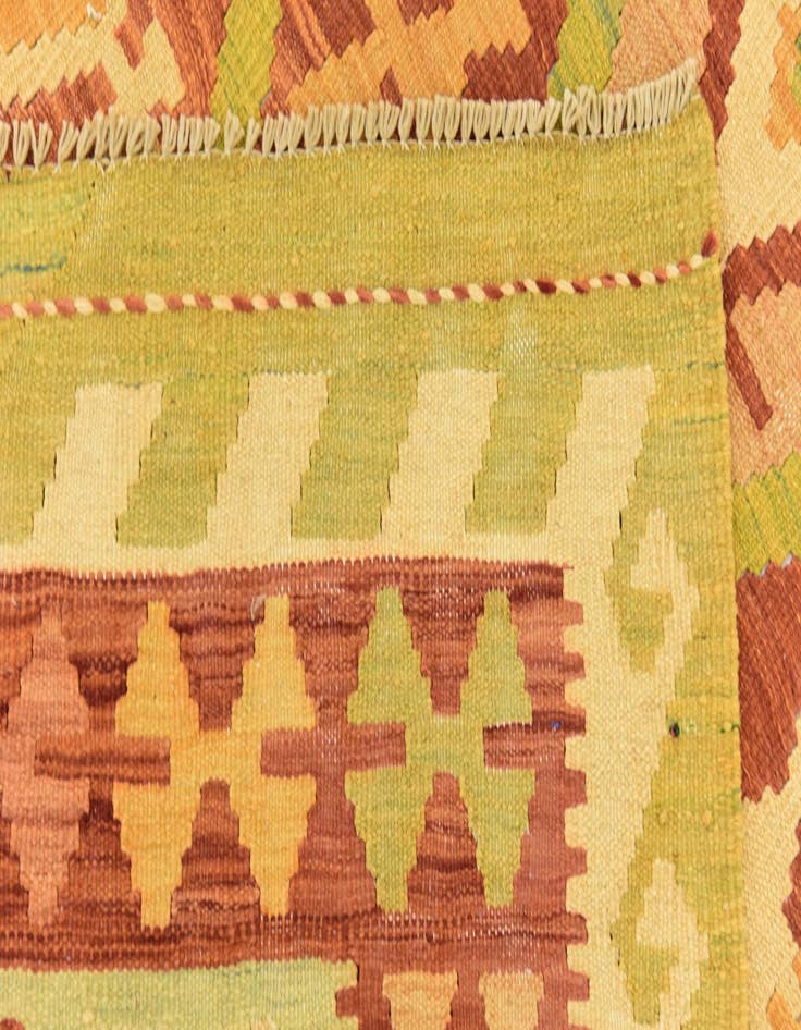 Detail image of  4' 9 x 6' 5  Hand Woven Kilim Waziri Wool Rug